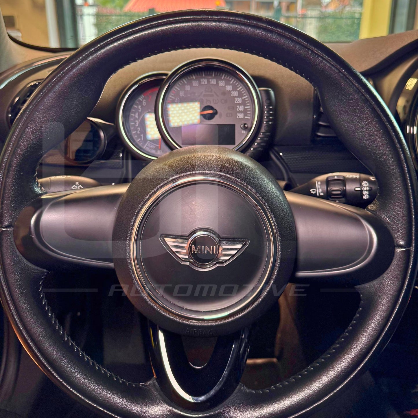 MULTIFUNCTION TOOL WITH INTEGRATED SUPPORT – MINI Rxx (2006 - 2015)