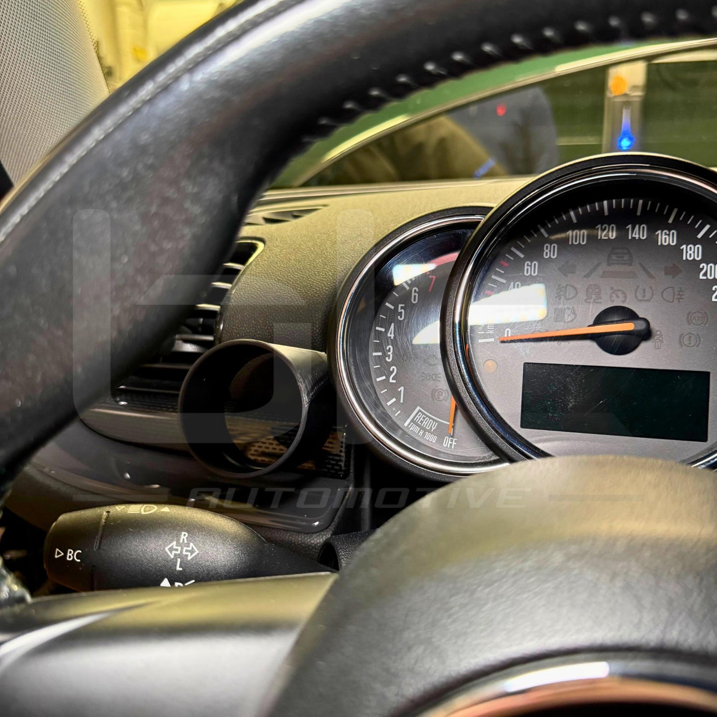 MULTIFUNCTION TOOL WITH INTEGRATED SUPPORT – MINI Rxx (2006 - 2015)